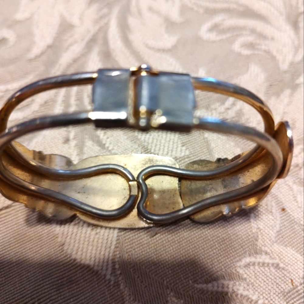 💙🦄💙Glorious 80's RARE Vintage Enameled Unicorn & Floral Hinge Bangle Bracelet - Picture 6 of 14